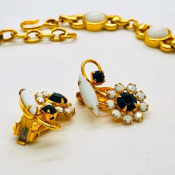 Vintage Signed Necklace & Adorable Flower Earrings - Picture 13 of 16